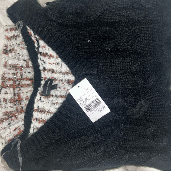 Buckle Black sweater. - Picture 4 of 5